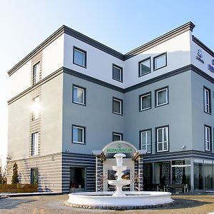 L'Ascada Hotel Srem Exterior photo