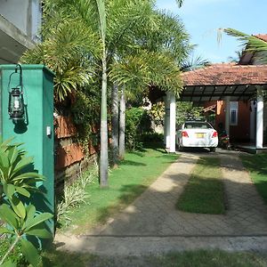 The Night Shade Apartment Negombo Exterior photo