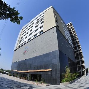 The Cambay Grand Hotel Ahmedabad Exterior photo