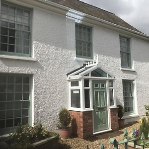 Deri-Down Guest House Abergavenny Exterior photo