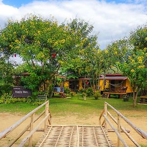 Family Hut Pai Hotel Exterior photo