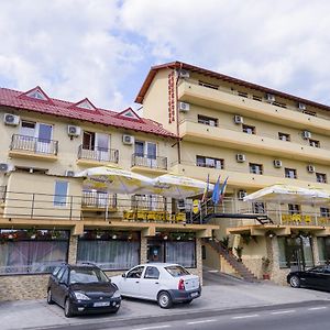 Pensiunea Domneasca Hotel Pitesti Exterior photo