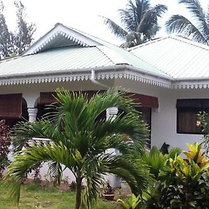 Coco Bay Guest House Anse Volbert Village  Exterior photo