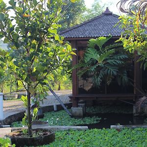 Hotel Dan Gazebo Syariah Pinggir Kali Prigen Redpartner Pasuruan Exterior photo