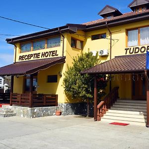 Hotel Tudor Ploiesti Exterior photo