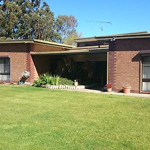 Hilltop Escape Bed & Breakfast Naracoorte Exterior photo