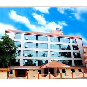 Sree Gokulam Sabari Hotel Chavakkad Exterior photo