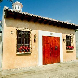 Casa Elena Bed & Breakfast Antigua Exterior photo