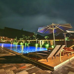 Shankara Borobudur Hotel Magelang Exterior photo