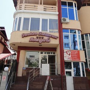 Pensiune Restaurant Avangarde Hotel Pitesti Exterior photo