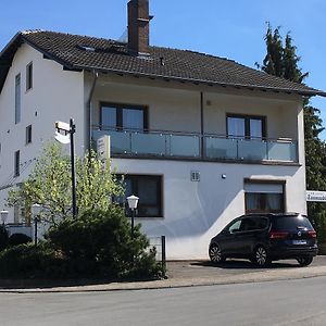 Pension Taunusblick Ferienwohnung Und Apartment Rosbach vor der Hohe Exterior photo