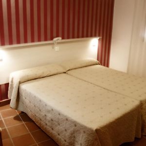 Hostal Plaza De Italia Hotel Caceres Room photo