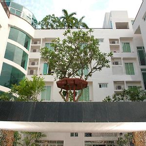 Bansabai Hostelling International Bangkok Exterior photo