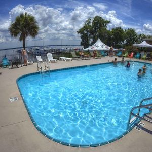 Crystal Cove Riverfront Resort Palatka Exterior photo