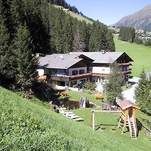 Hotel Pension Leitenhof Santa Maddalena in Casies Exterior photo