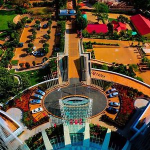 Wyndham Kampala Hotel Exterior photo