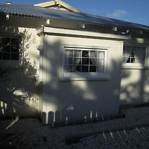 Monday Seaside Cottage Whanganui Exterior photo