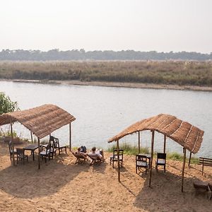 Jungle Wildlife Camp Hotel Sauraha Exterior photo