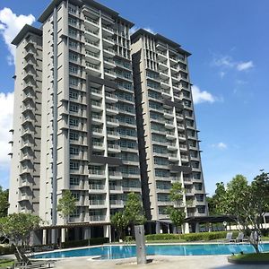 Ohana Sky Villa Residences Kuching Exterior photo