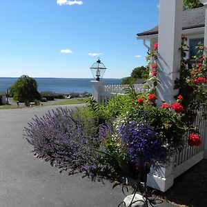 Colonial Gables Oceanfront Village Belfast Exterior photo