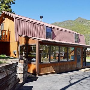 Roberts Trappers Lodge Red River Exterior photo