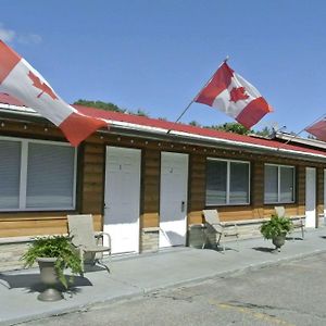 Gold Pine Inn Motel Gravenhurst Exterior photo