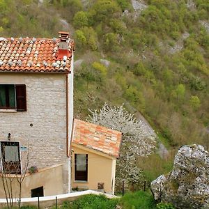 Casa Vacanze L'Arco Di Fondarca N.16 Apartment Cagli Exterior photo