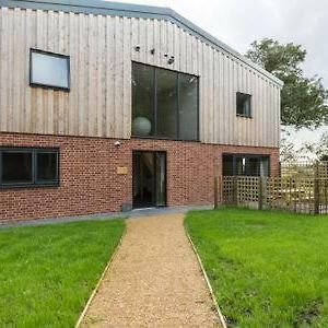 Oak & Hazel, Heath Row Barn Apartment Overton  Exterior photo