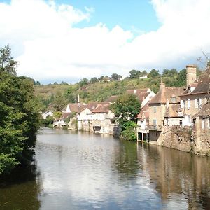 Saint Sauveur Bed & Breakfast Herisson Exterior photo