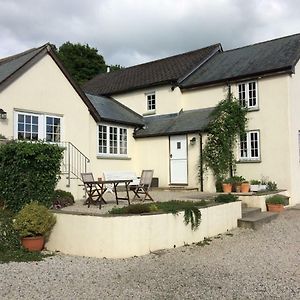 Meadowland Farm Bed & Breakfast Dolton Exterior photo