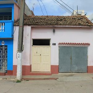 Hostal Mario Hernandez Trinidad Hotel La Popa Exterior photo