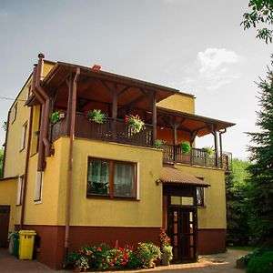 Dom Pod Orzechami Apartment Naleczow Exterior photo