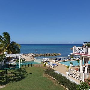 Pipers Cove Resort Runaway Bay Exterior photo