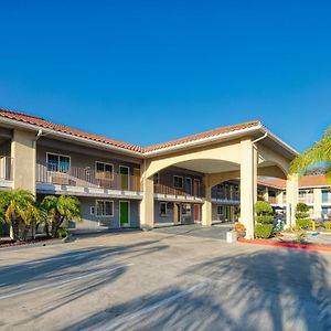 Signature Temecula Hotel Exterior photo