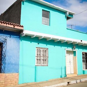 Hostal El Conquistador Bed & Breakfast Trinidad Exterior photo