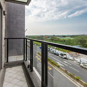 台南 搖滾 狂 巢 民宿 Apartment Exterior photo