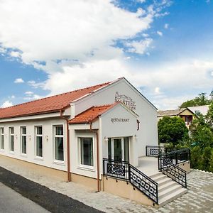 Am Kastiel Penzion Hotel Rimavska Sobota Exterior photo